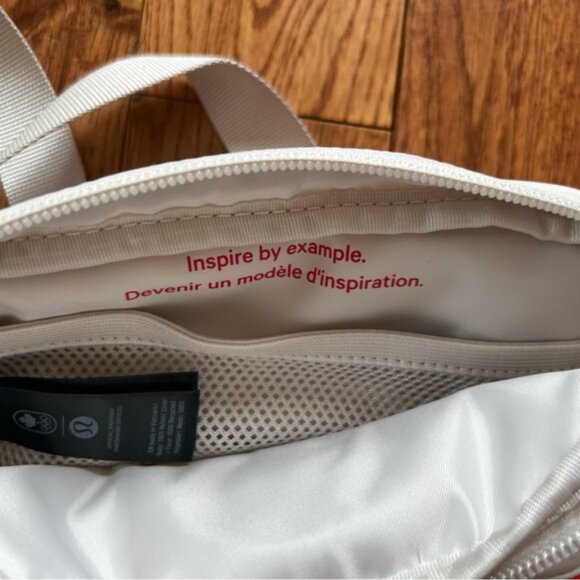 Lululemon NWT future legacy mini belt bag Olympic - Picture 6 of 12